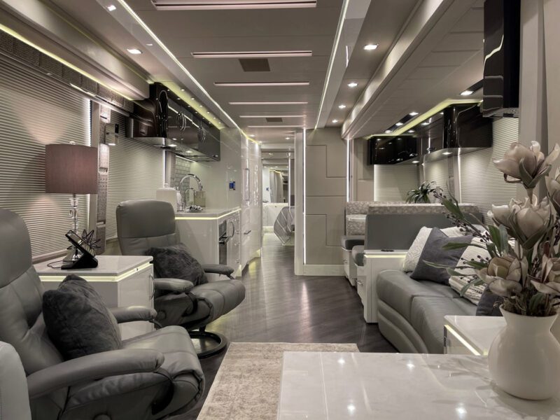 emerald luxury coaches 3