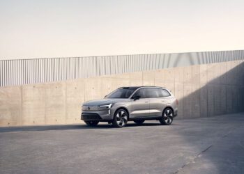 305698 Volvo EX90