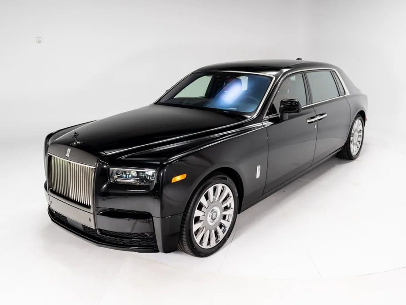 Luxury Features of the 2023 Rolls-Royce Phantom