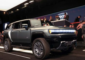 2024 gmc hummer ev edition 1 suv barrett jackson 01