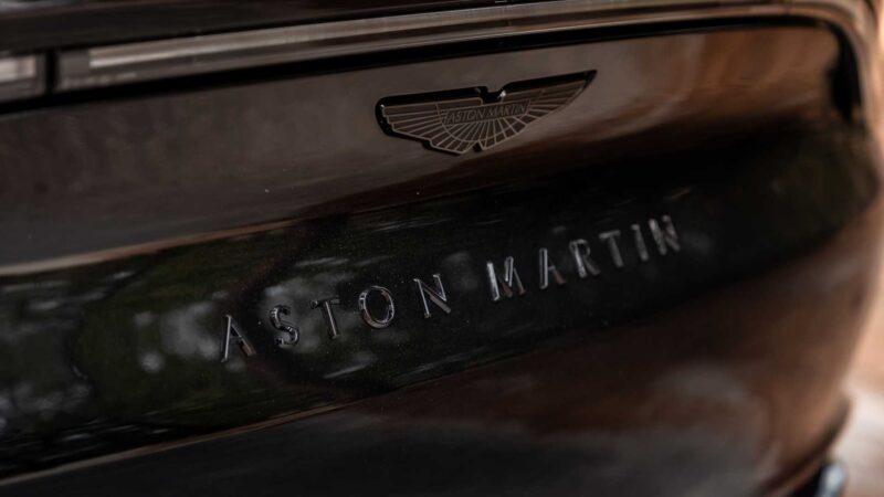 2023 aston martin dbx 707 12