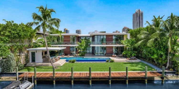 allison island mansion main.jpg