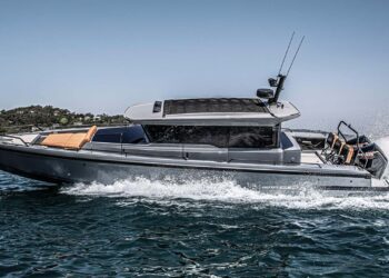 Feadship 819 (aka Project Galina) superyacht hits the water