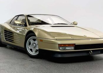 ferrari testarossa.jpg
