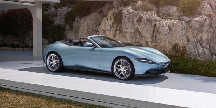 ferrari roma spider 2.jpg