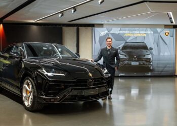 jorge lorenzo lamborghini urus.jpg