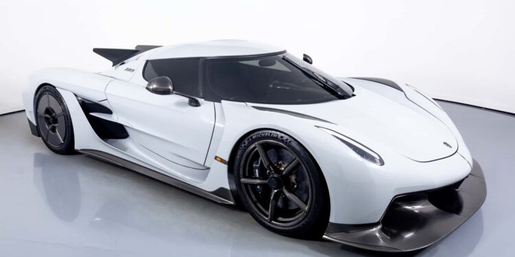 new 2021 koenigsegg jesko absolut.jpg
