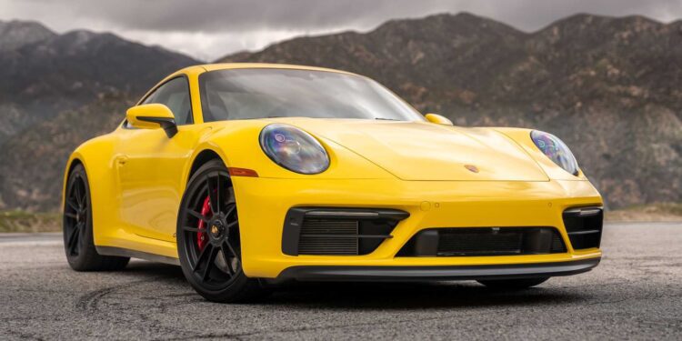 porsche 911 carrera gts.jpg