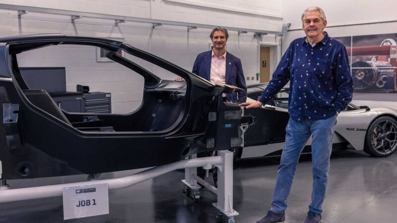 gordon murray signs first t.50 customer car chassis6