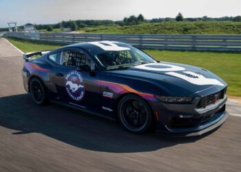 mustang dark horse r.jpg
