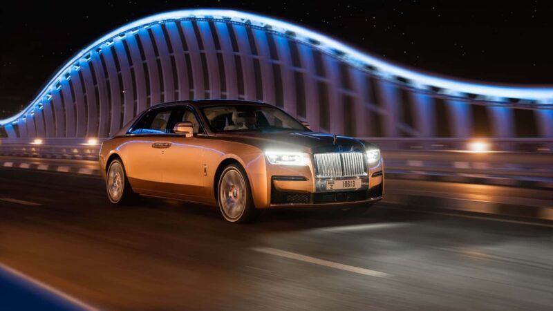rolls royce ghost extended private office dubai2