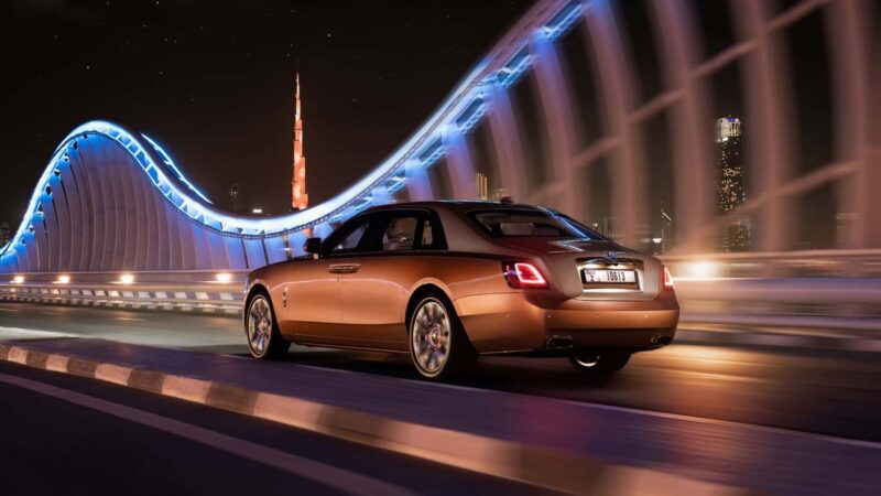 rolls royce ghost extended private office dubai3