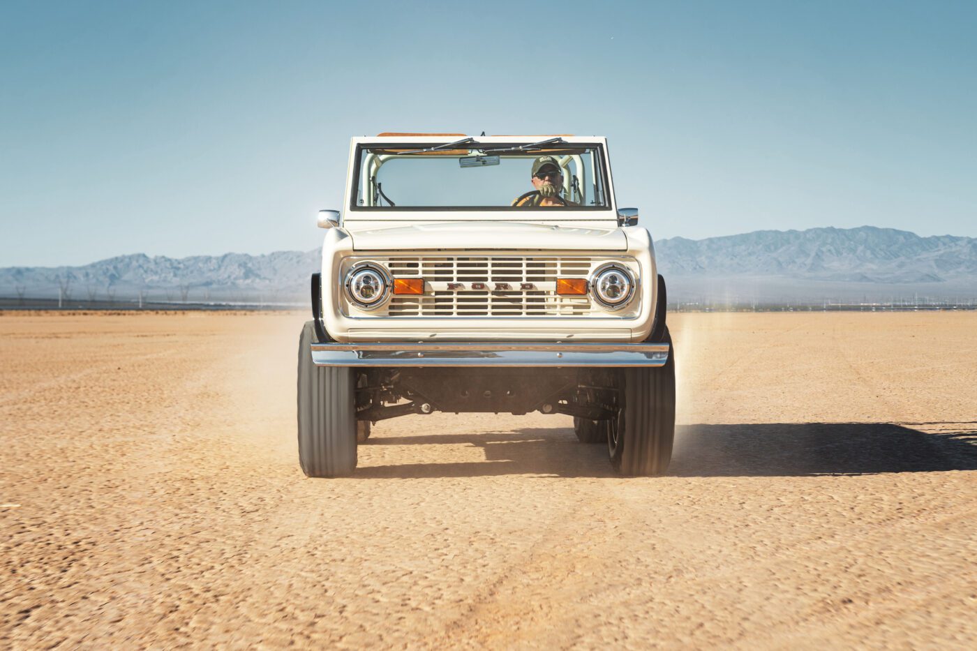 Gateway Ford Bronco Luxe-GT out in the desert.