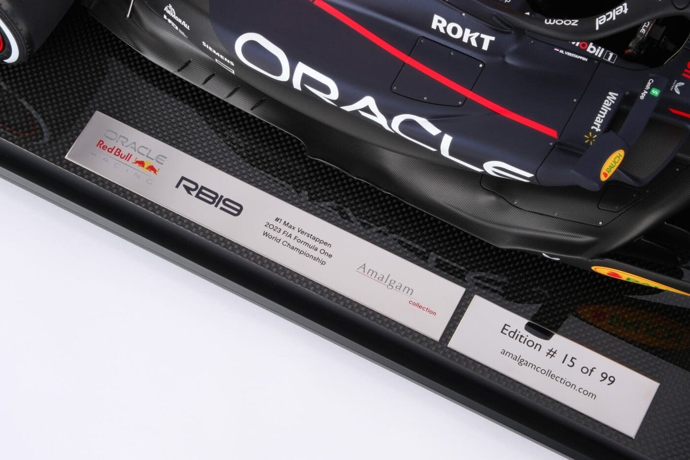 Amalgam's New $10K 1:8 Oracle Red Bull Racing RB19 Model Celebrates The  2023 F1 Season