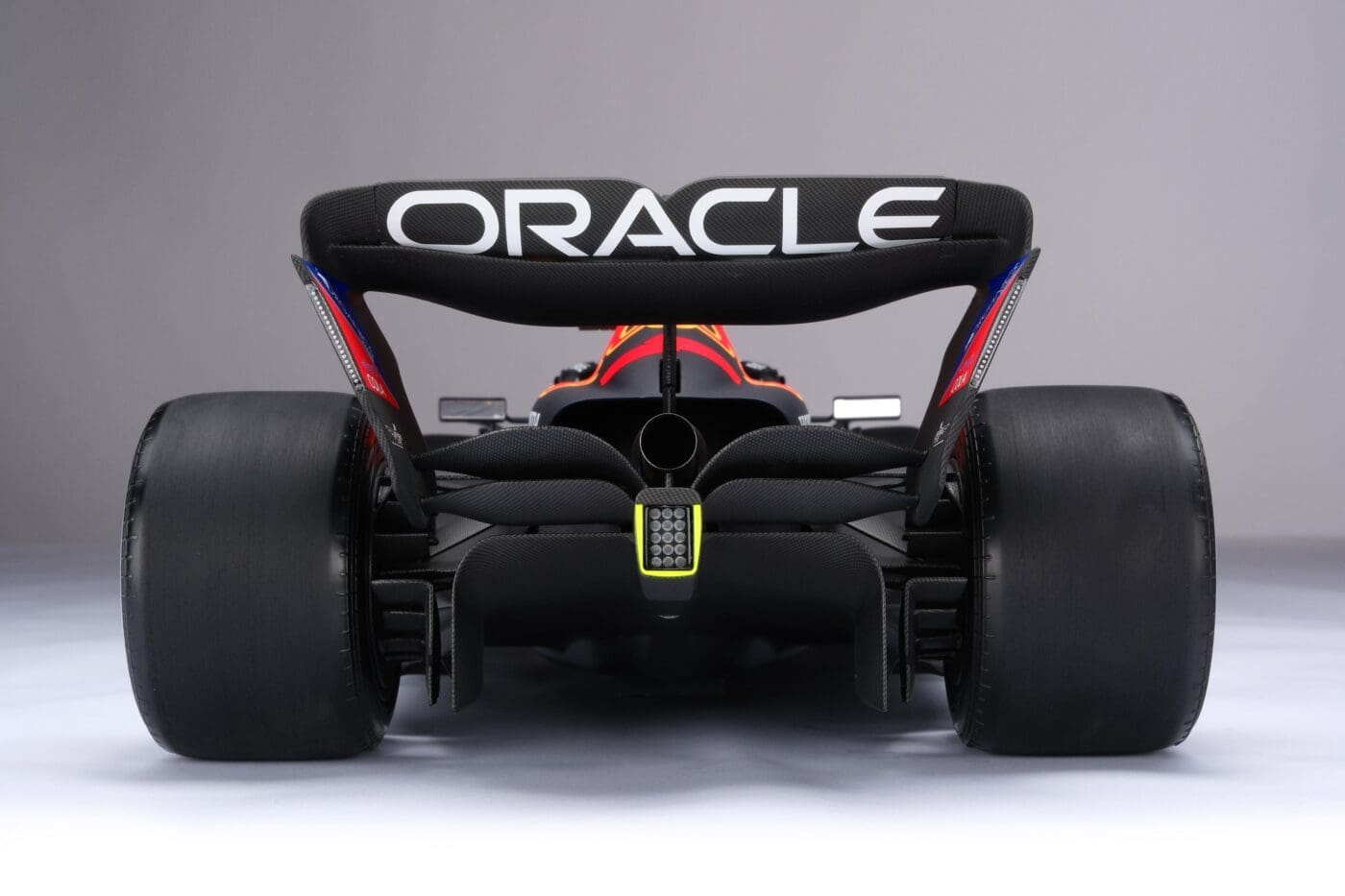 Amalgam's New $10K 1:8 Oracle Red Bull Racing RB19 Model Celebrates The  2023 F1 Season