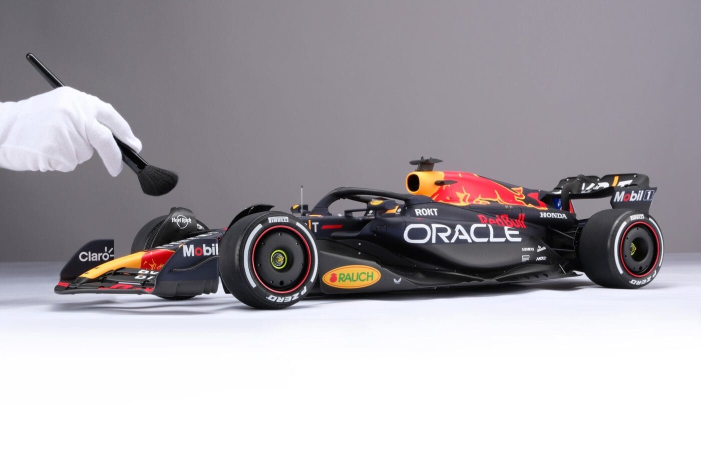 Amalgam's New $10K 1:8 Oracle Red Bull Racing RB19 Model Celebrates The  2023 F1 Season