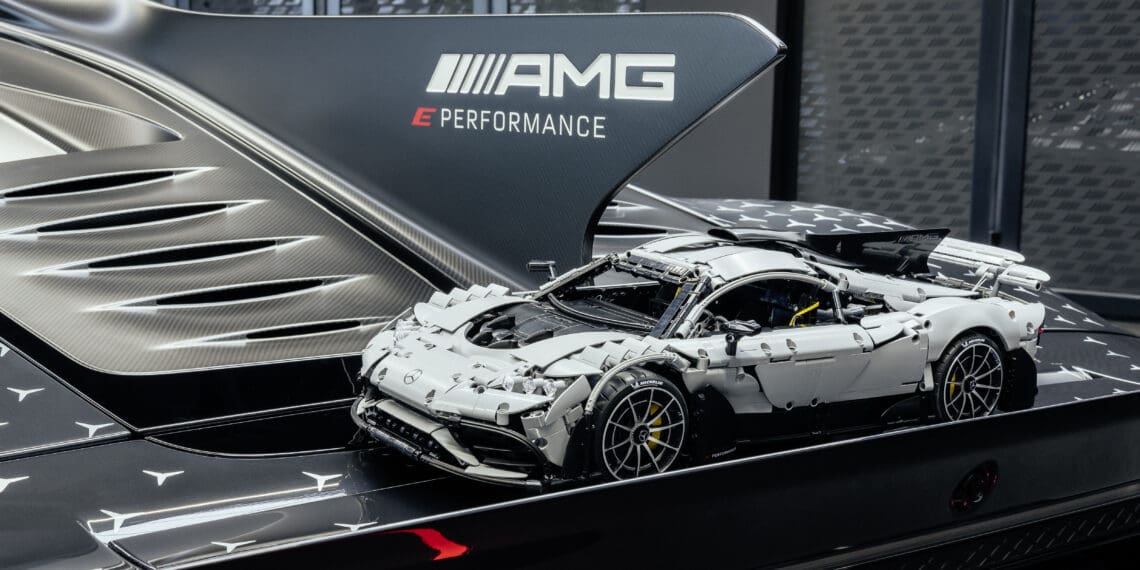 Der Mercedes AMG ONE als Klemmbaustein R/C Modell // The Mercedes AMG ONE as a remote controlled model made of interlocking building blocks