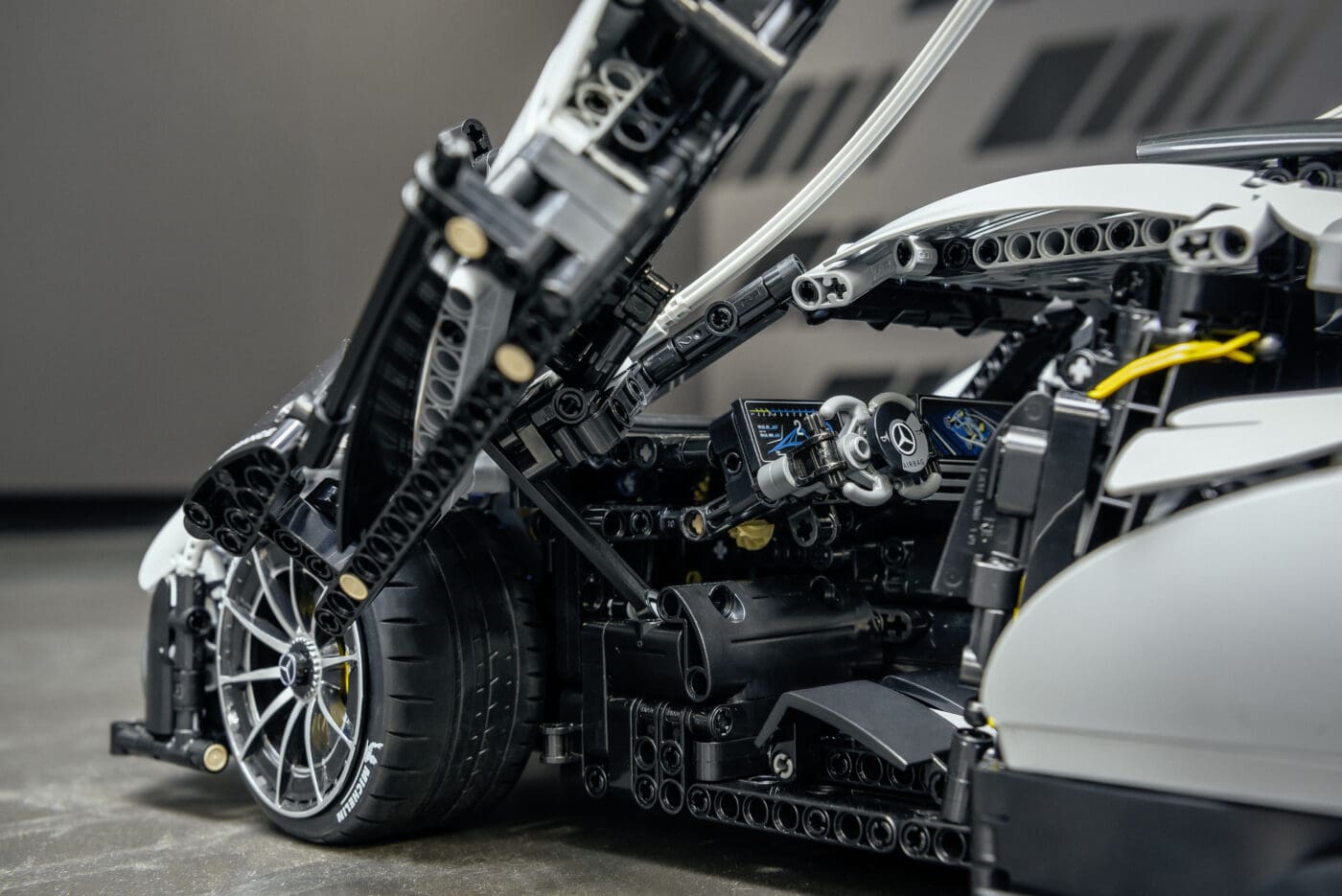 Der Mercedes AMG ONE als Klemmbaustein R/C Modell // The Mercedes AMG ONE as a remote controlled model made of interlocking building blocks