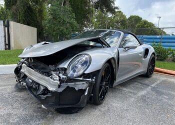 DAMAGED PORSCHE 911