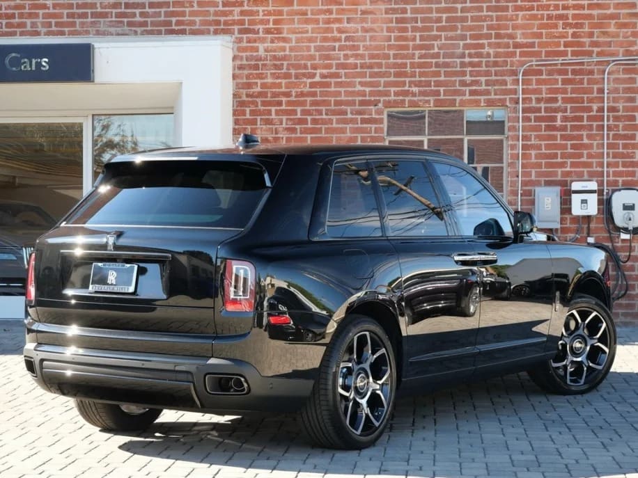 Rolls-Royce Cullinan Black Badge - Unbelievable Luxury