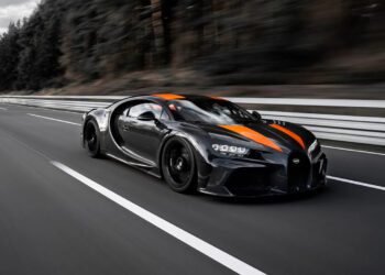 Bugatti 300+ Main
