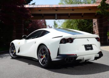 2018 ferrari 812 superfast 3490 (1)