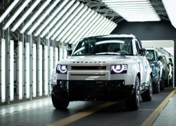 Land Rover Defender V8 Bond Edition, nel segno di James Bond - News 