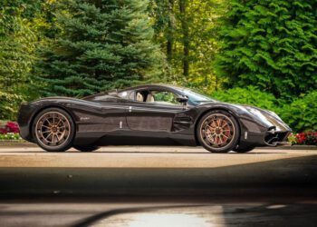 Pagani Imola - The powerhouse of technology for the racetrack and road 