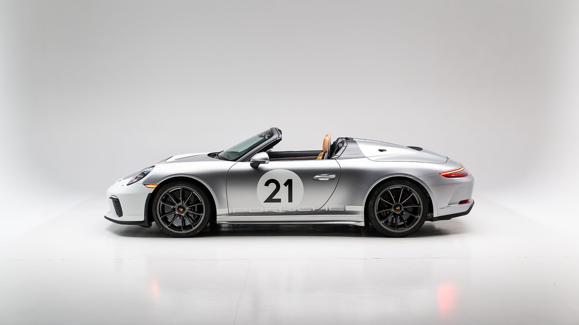 AM24 r138 2019 Porsche 911 Speedster 007