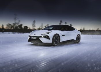 Lotus Emeya Cold Weather Akoya White 01