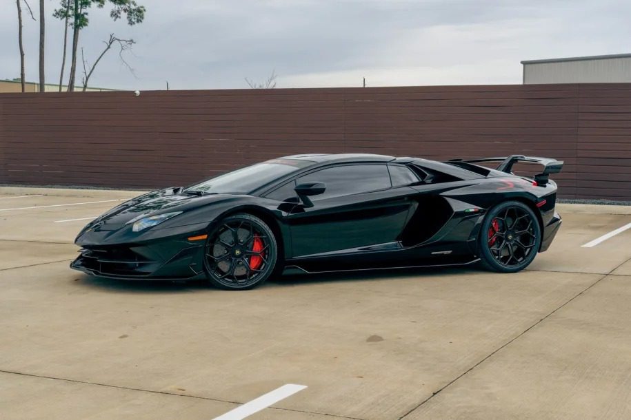 2021 lamborghini aventador svj