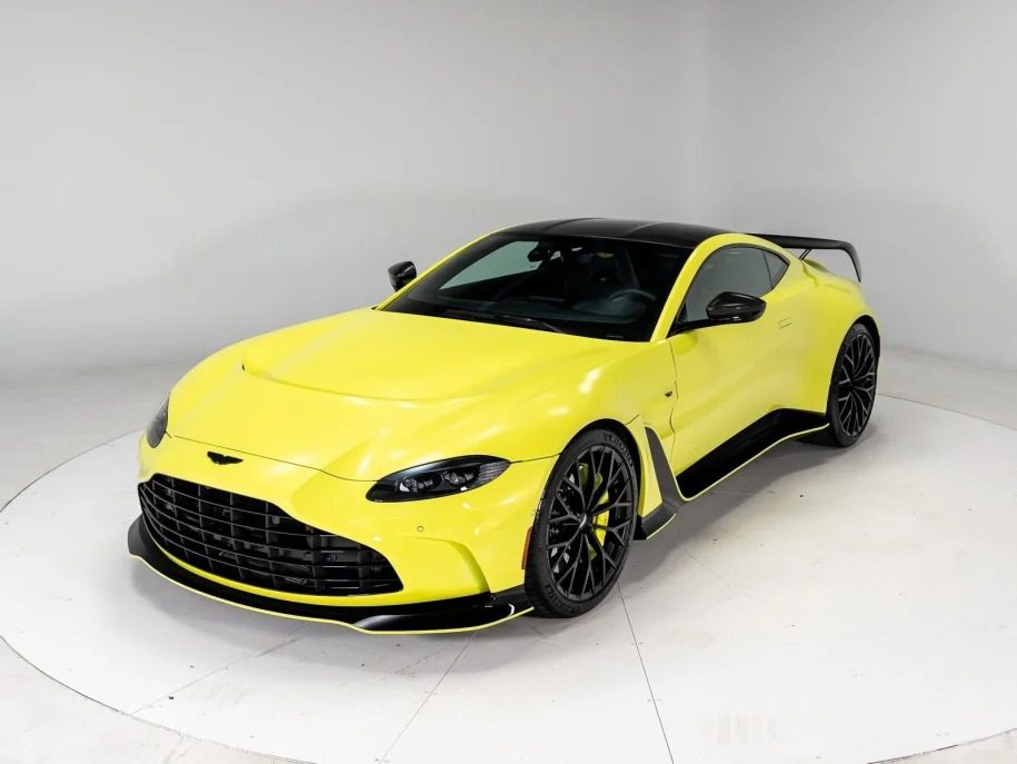 2023 aston martin v12 vantage (2)