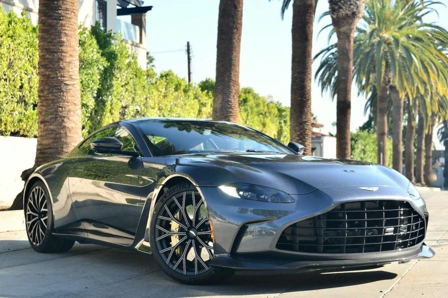 2023 aston martin vantage 29999