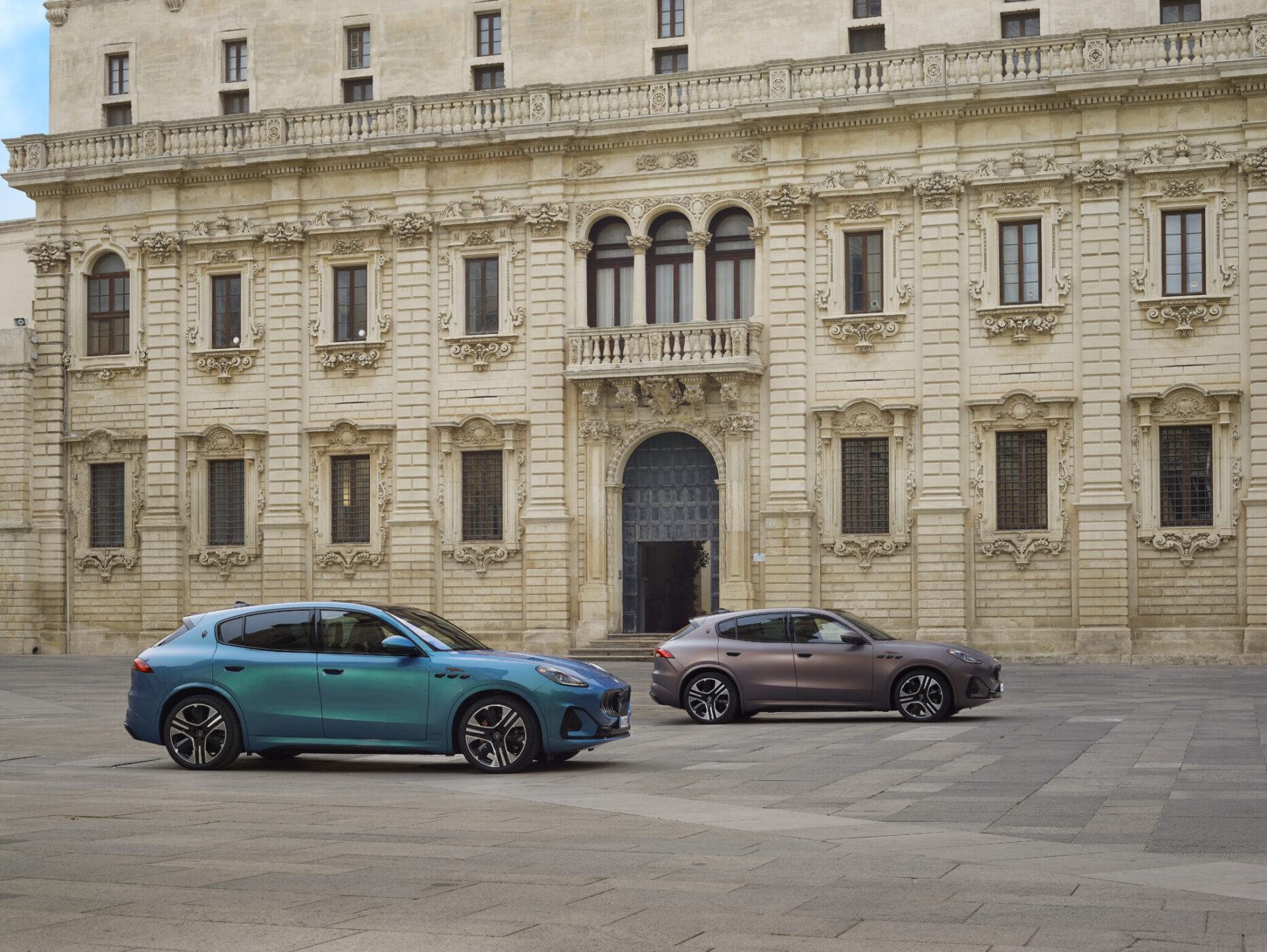An image of two SUVs parked in the town of Lecce in the south of Italy.