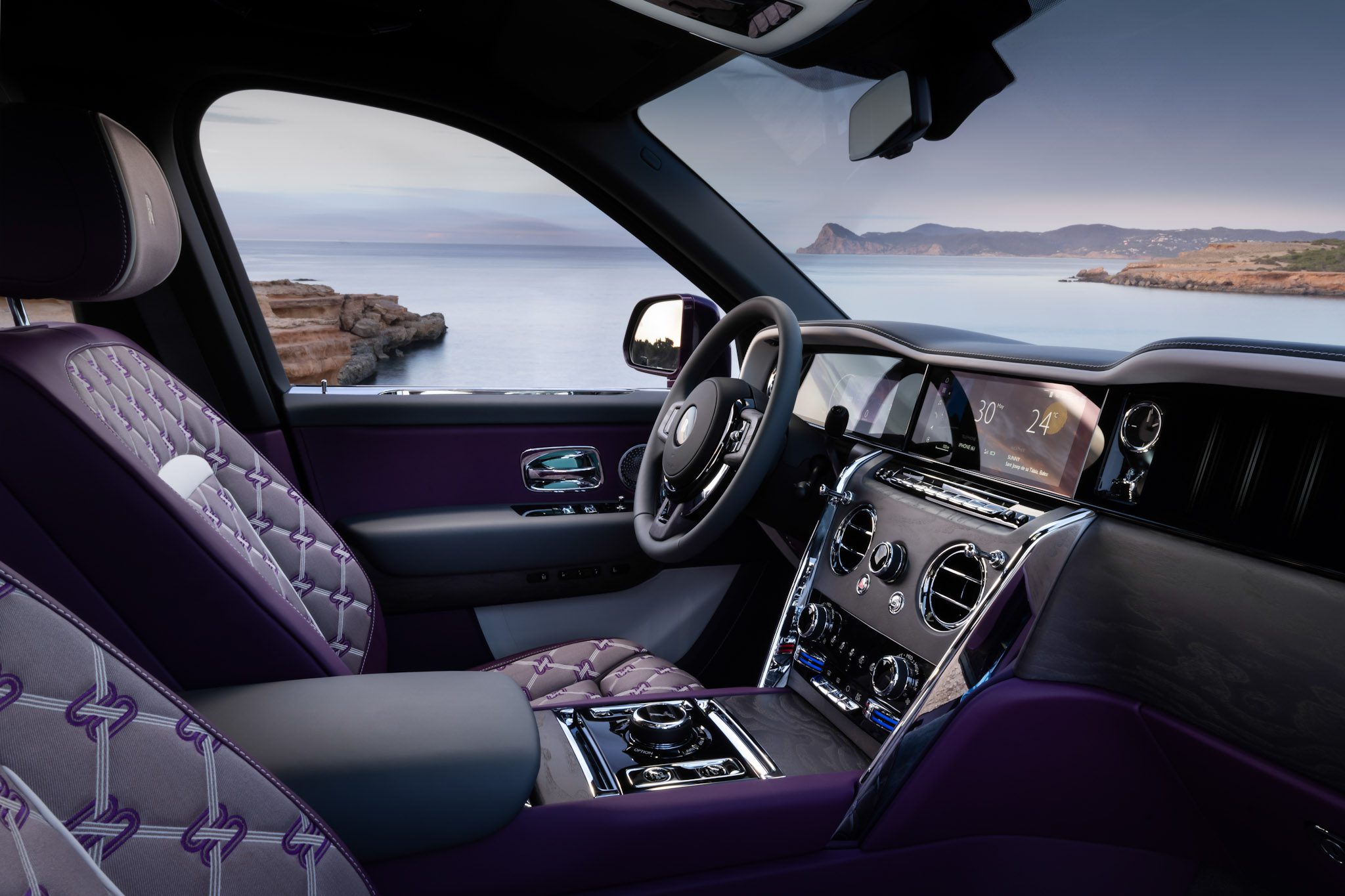 An image of the 2025 Rolls-Royce Cullinan Series II interior.