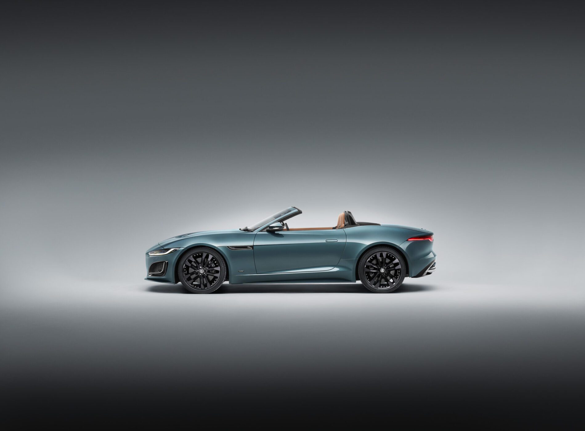 1304 HPin Jag F type Drophead Profile v4b 5k