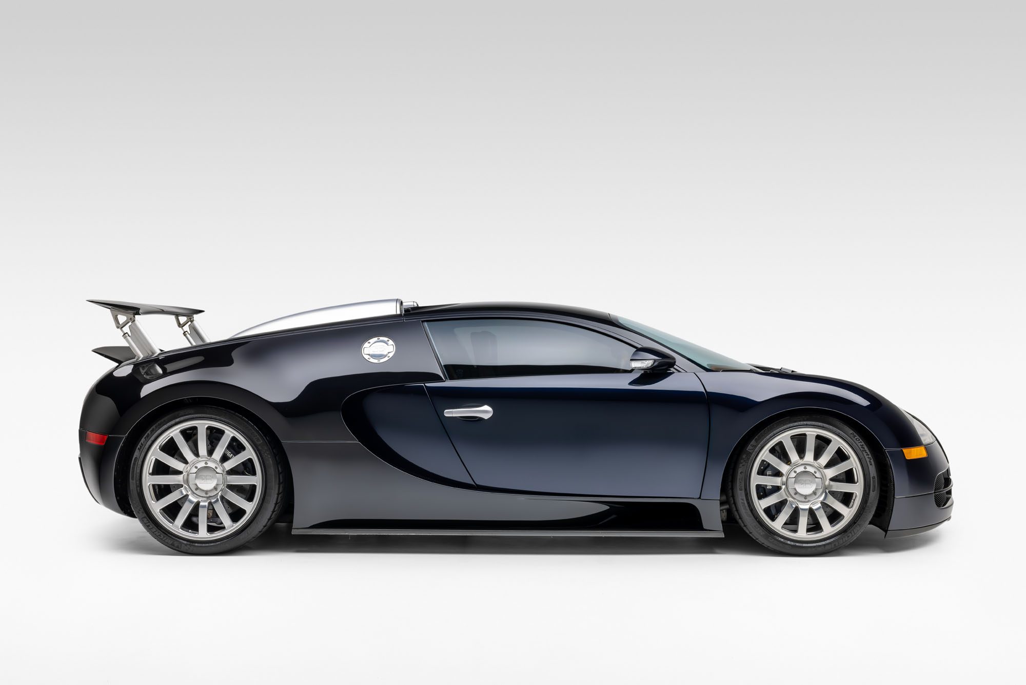 JC24 r105 2006 Bugatti Veyron 16.4 003