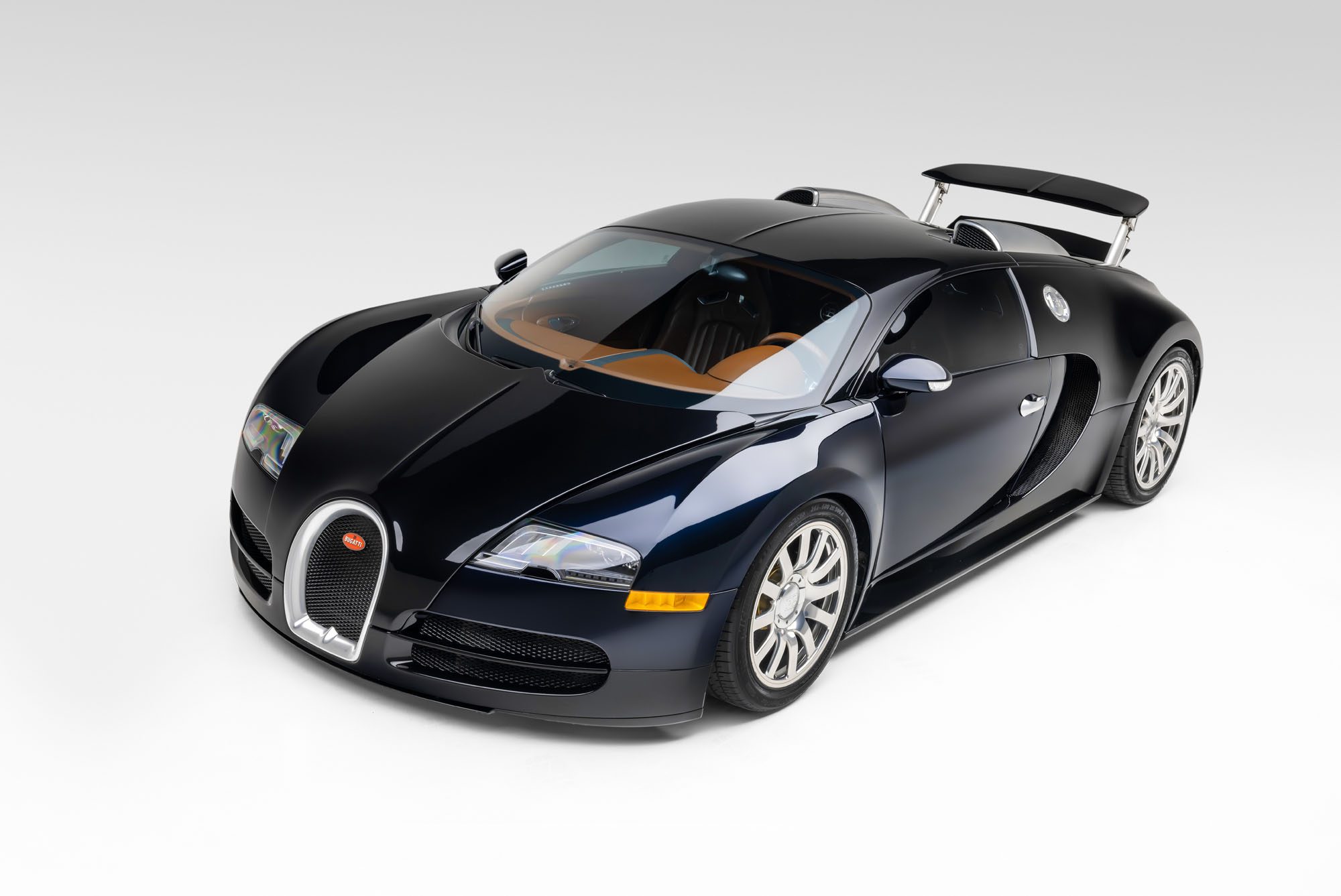 JC24 r105 2006 Bugatti Veyron 16.4 010