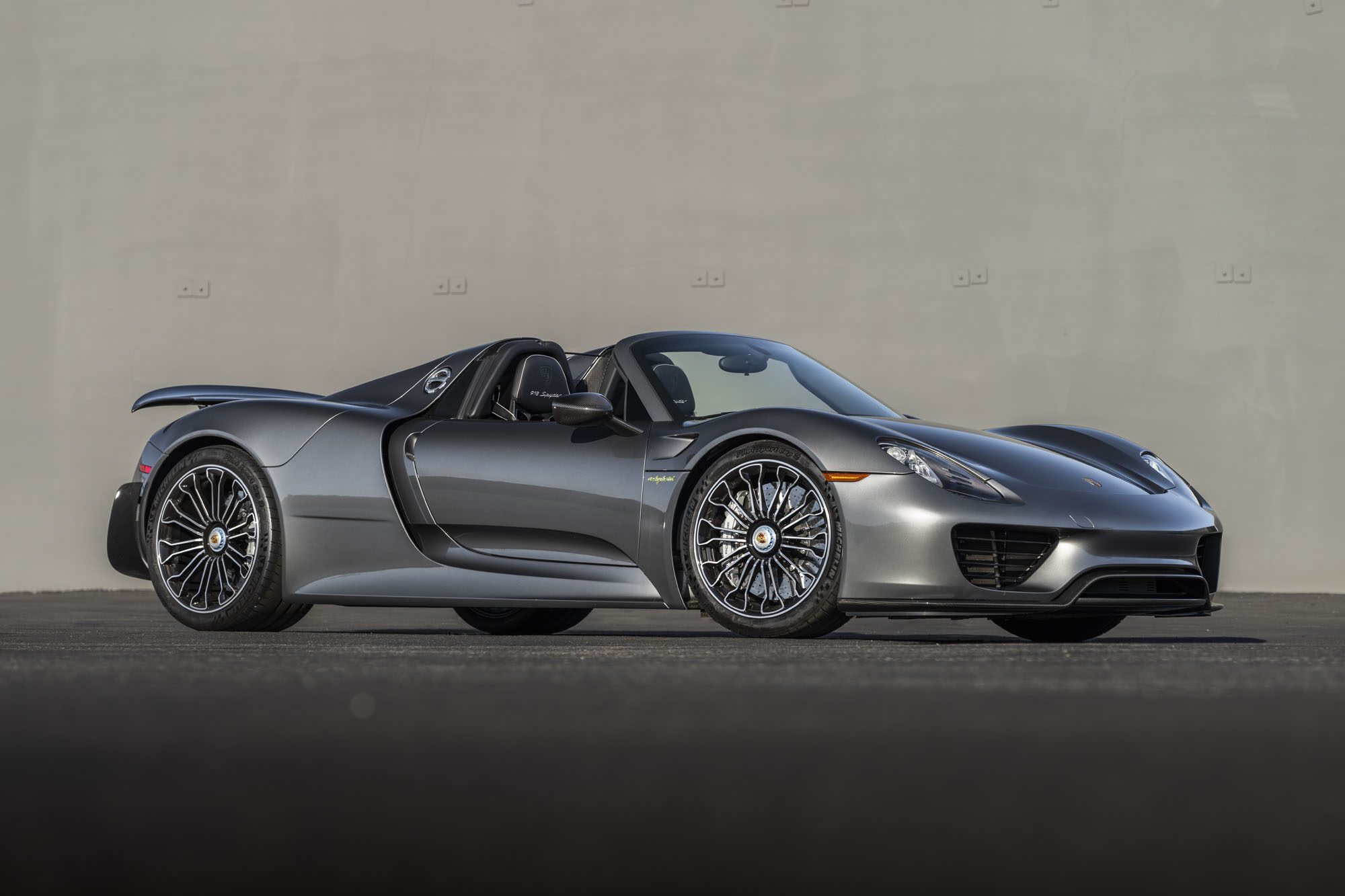 JC24 r167 2015 Porsche 918 Spyder Weissach Package 001