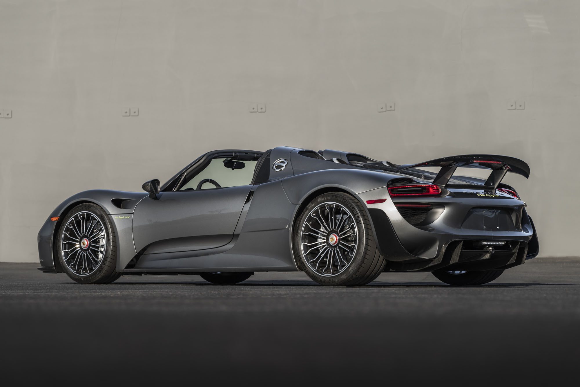 JC24 r167 2015 Porsche 918 Spyder Weissach Package 002