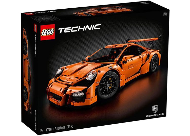 Lego Technic Box menampilkan perlengkapan penting untuk purists yang penuh gairah: model Porsche 911 GT3 RS oranye yang dirancang dengan rumit dengan latar belakang hitam yang ramping.