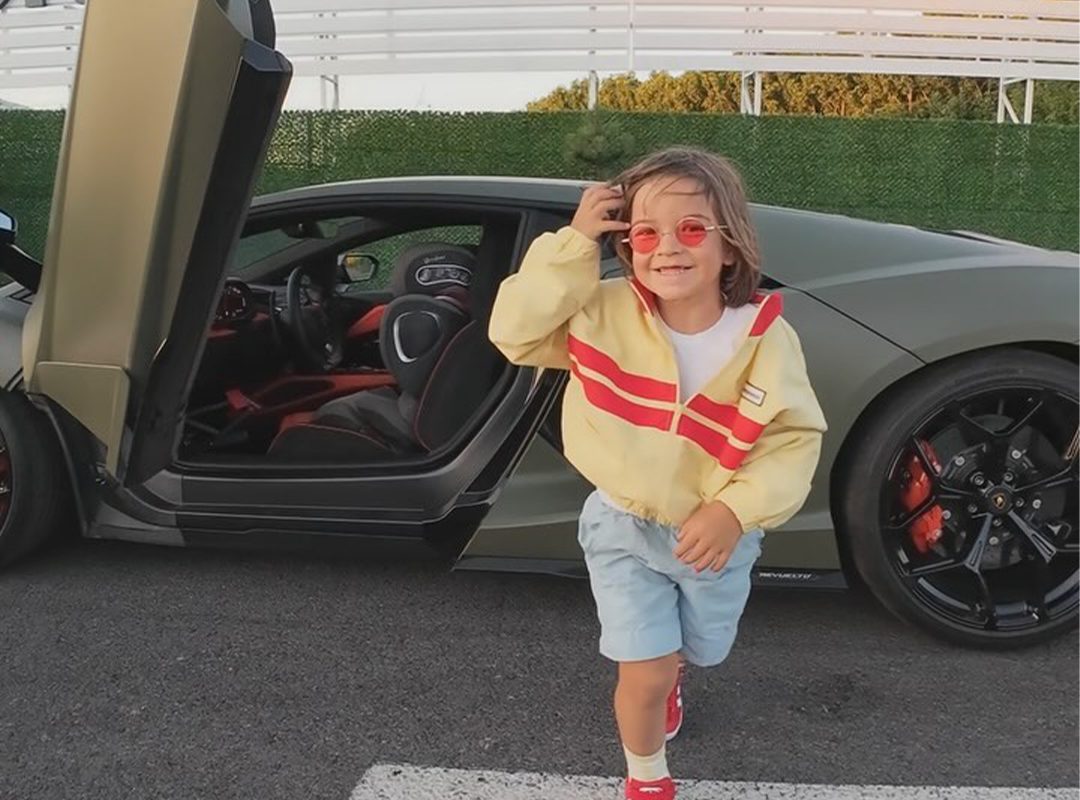 Watch this drag race by a 5-year-old: A Lamborghini Revuetlo with 1,001 hp reaches 312 km/h