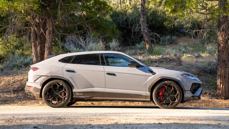 An image of a Lamborghini Urus Performante parked outdoors.