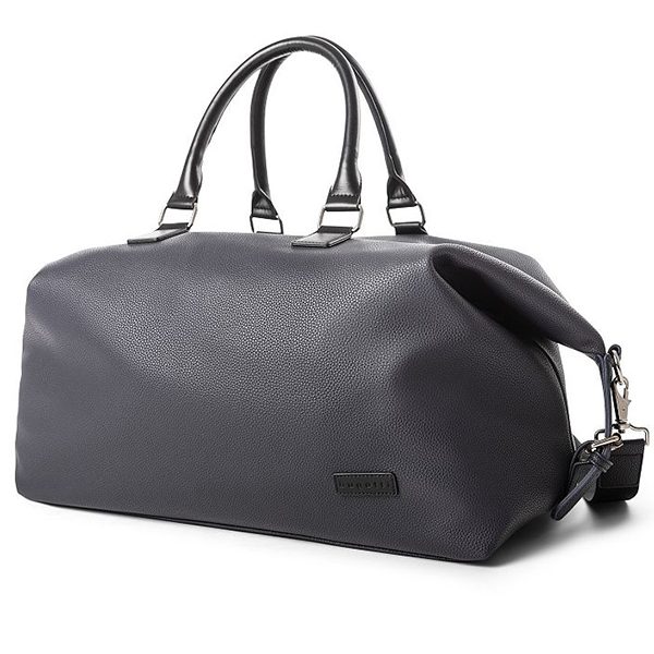 Discover the elegance of our black leather duffel bag, featuring two short handles and a detachable shoulder strap. Look out for the biggest savings during Black Friday 2024 on dupont REGISTRY.