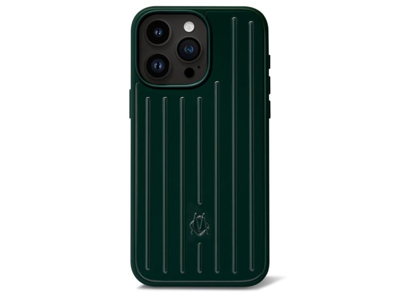 Dark green phone case with vertical grooves and a camera cutout for three lenses, perfect for celebrating St. Paddy's Day. Logo embossed at the bottom center adds a touch of elegance.