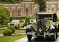 A classic Rolls-Royce and a modern Rolls-Royce Phantom are displayed outdoors on manicured lawns at Villa d'Este, set against an ornate, historic building.