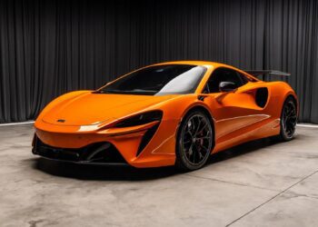 Five Reasons Why To Buy The Electrified McLaren Artura