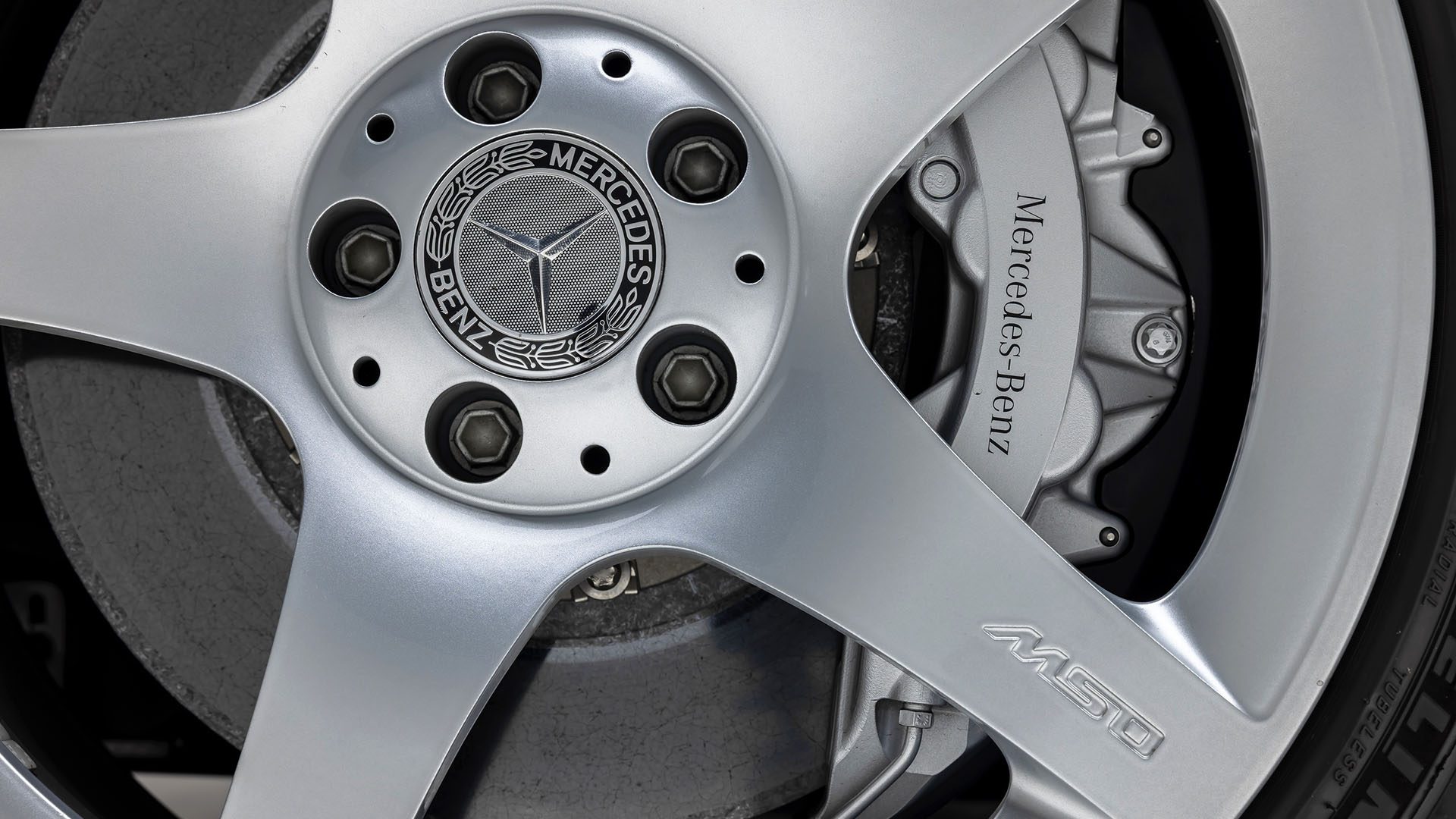 A close up of a wheel on the iconic Mercedes-Benz 300 SL Roadster, showcased at Broad Arrow’s Las Vegas 2025 event.
